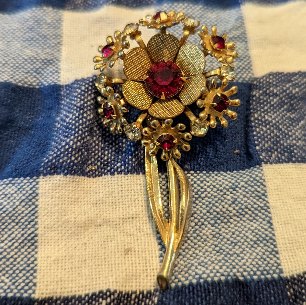 Vintage Ruby Red and Gold tone flower pin Brooch